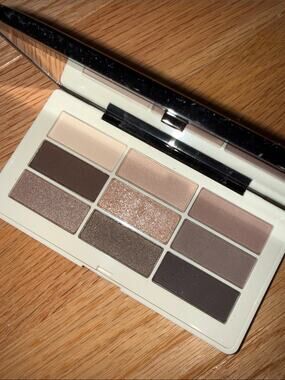 H&M New Smokey nudes eyeshadow palette